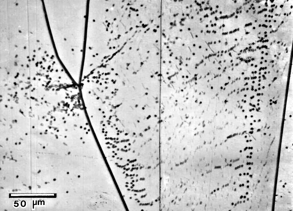 Anodic defect ertching in Si