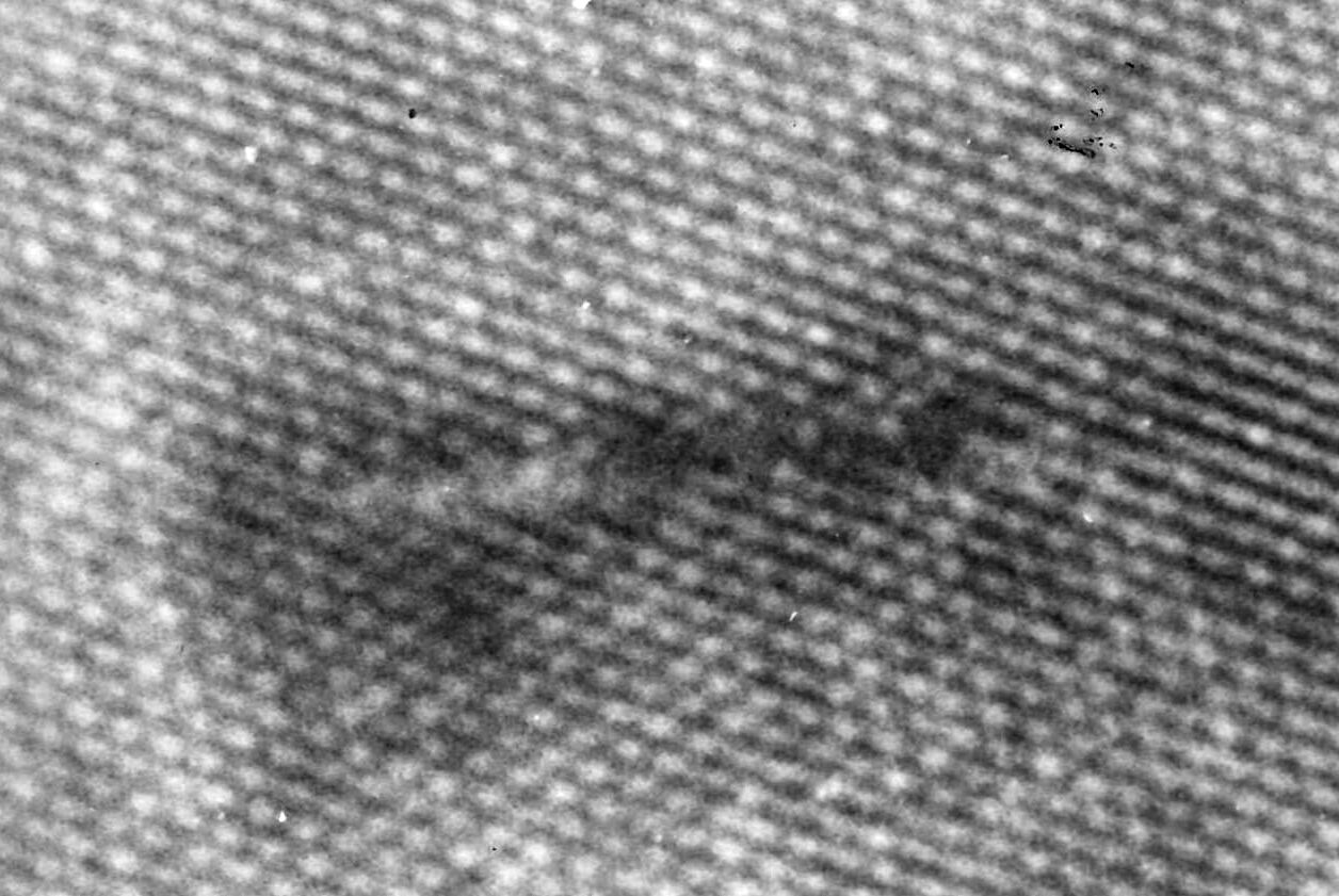 HRTEM 113 stacking fault Si