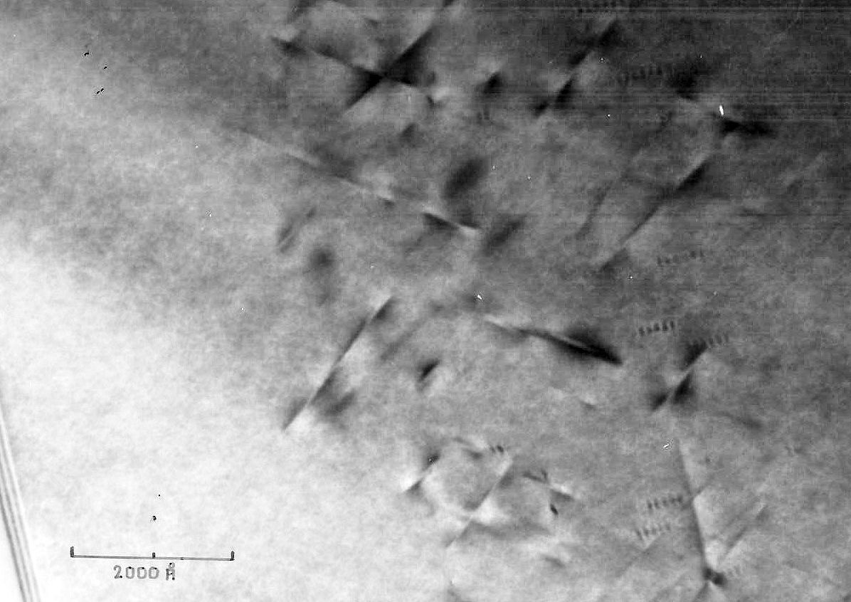 HRTEM 113 stacking fault Si