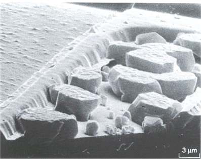 Si precipitates in the contact hole