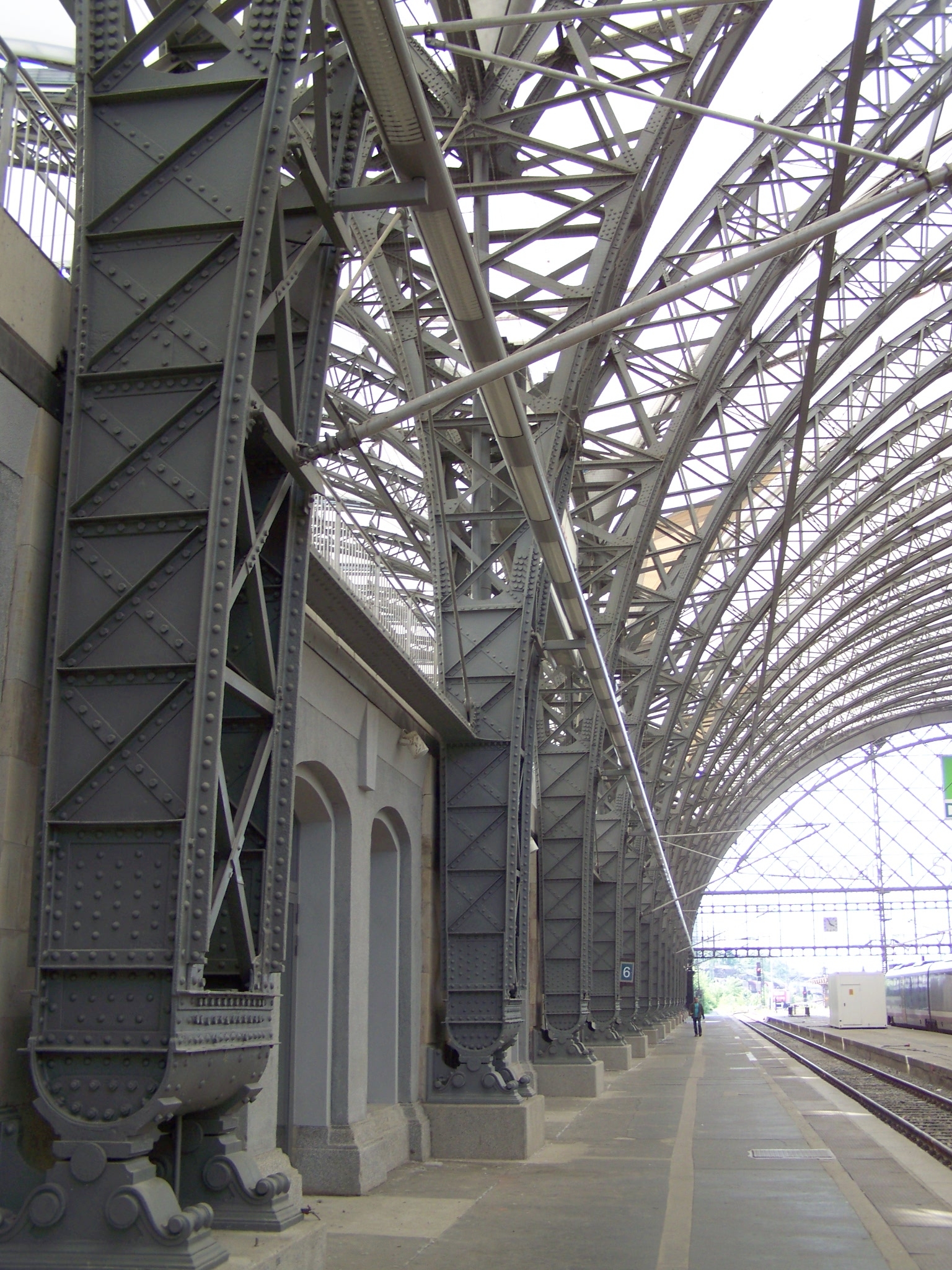 Rivets; Dresden main station