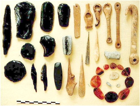 Grave goods in Askili Hyk