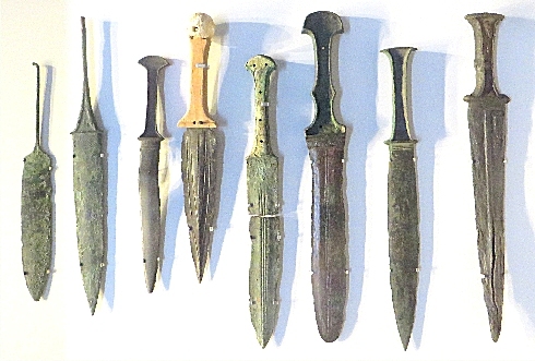 Israel museum; bronze daggers