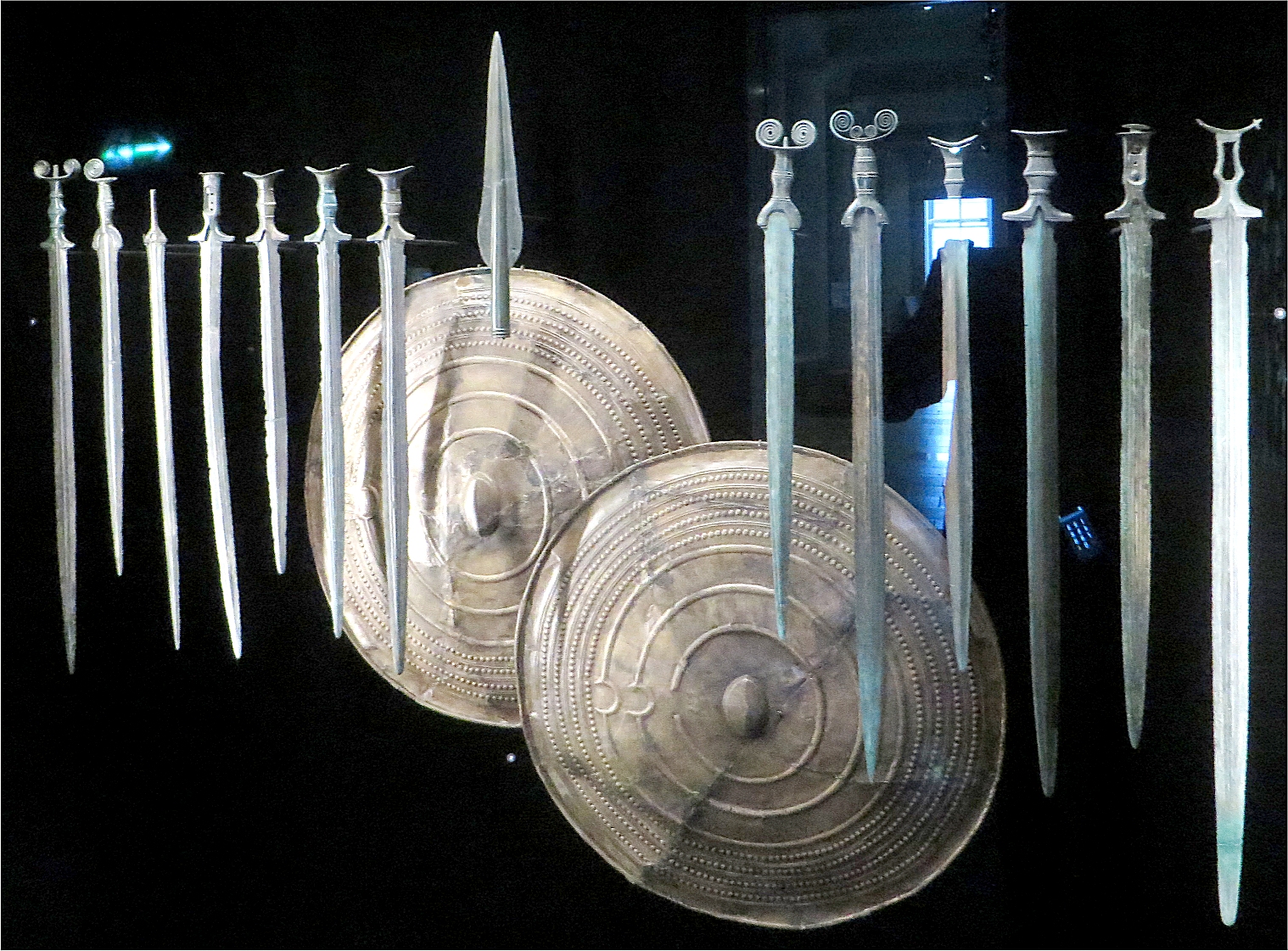 Landesmuseum Halle; Bronze swords