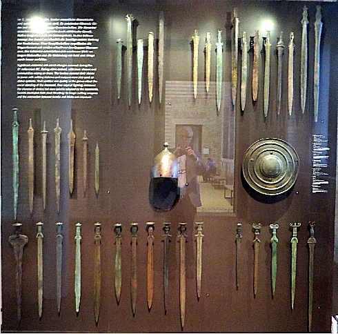 Bronze swords; Neues Museum, Belrin