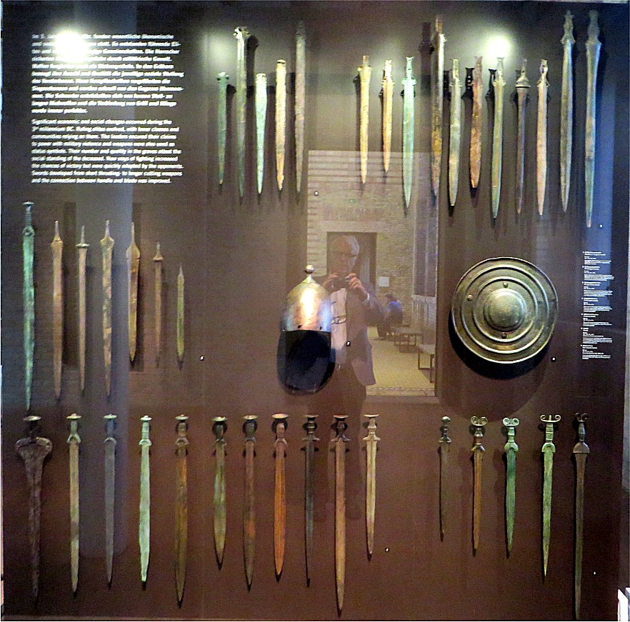 Bronze swords, Neues Museum Berlin