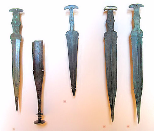 Etruscan bronze daggers