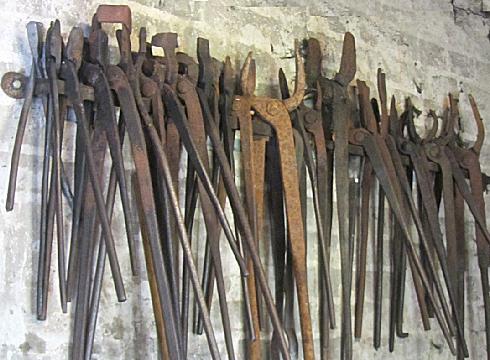 Tongs in standard smithy