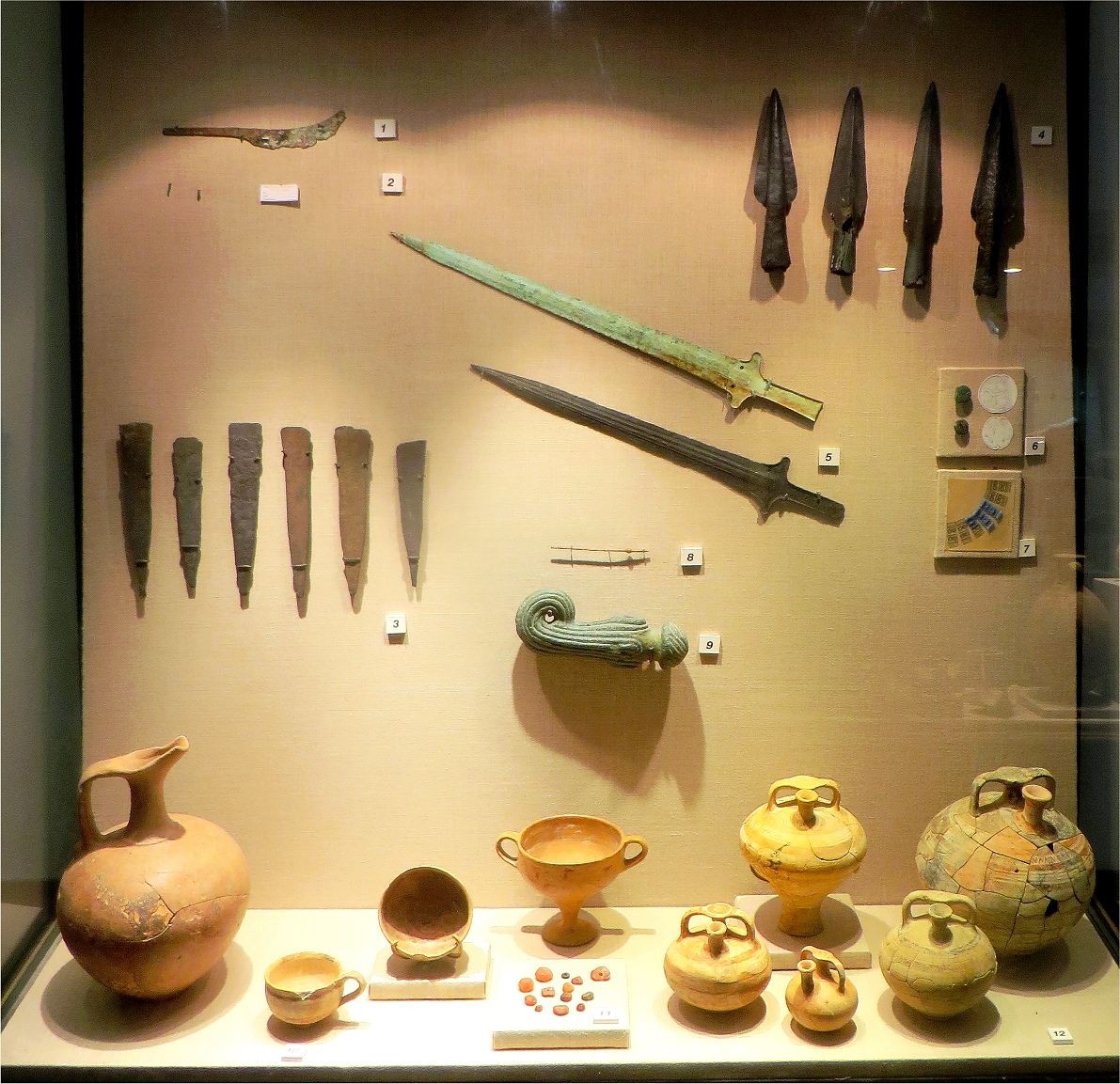 Uluburun shipwreck; weapons