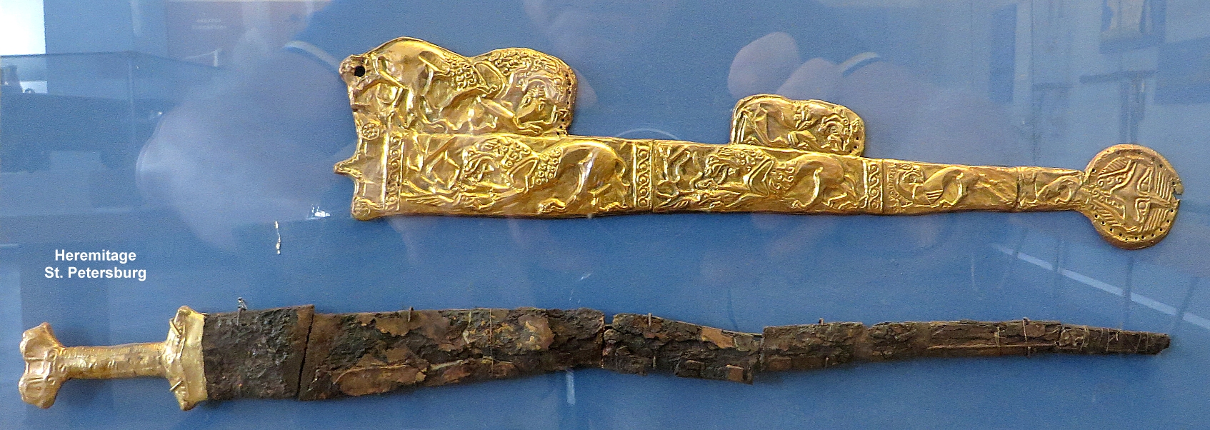 Akinaka; gold scabbard, hilt