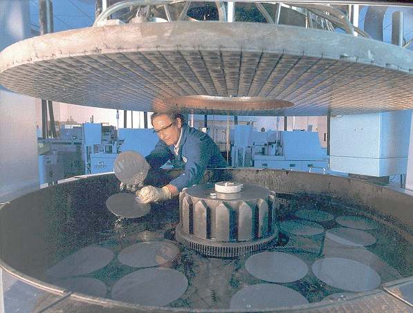 Grinding of Si wafers